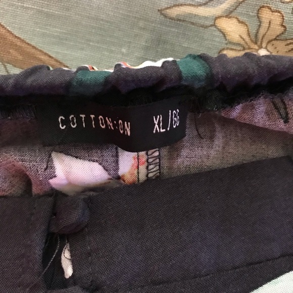 High low skirt. Navy and floral. XL. - Picture 6 of 6